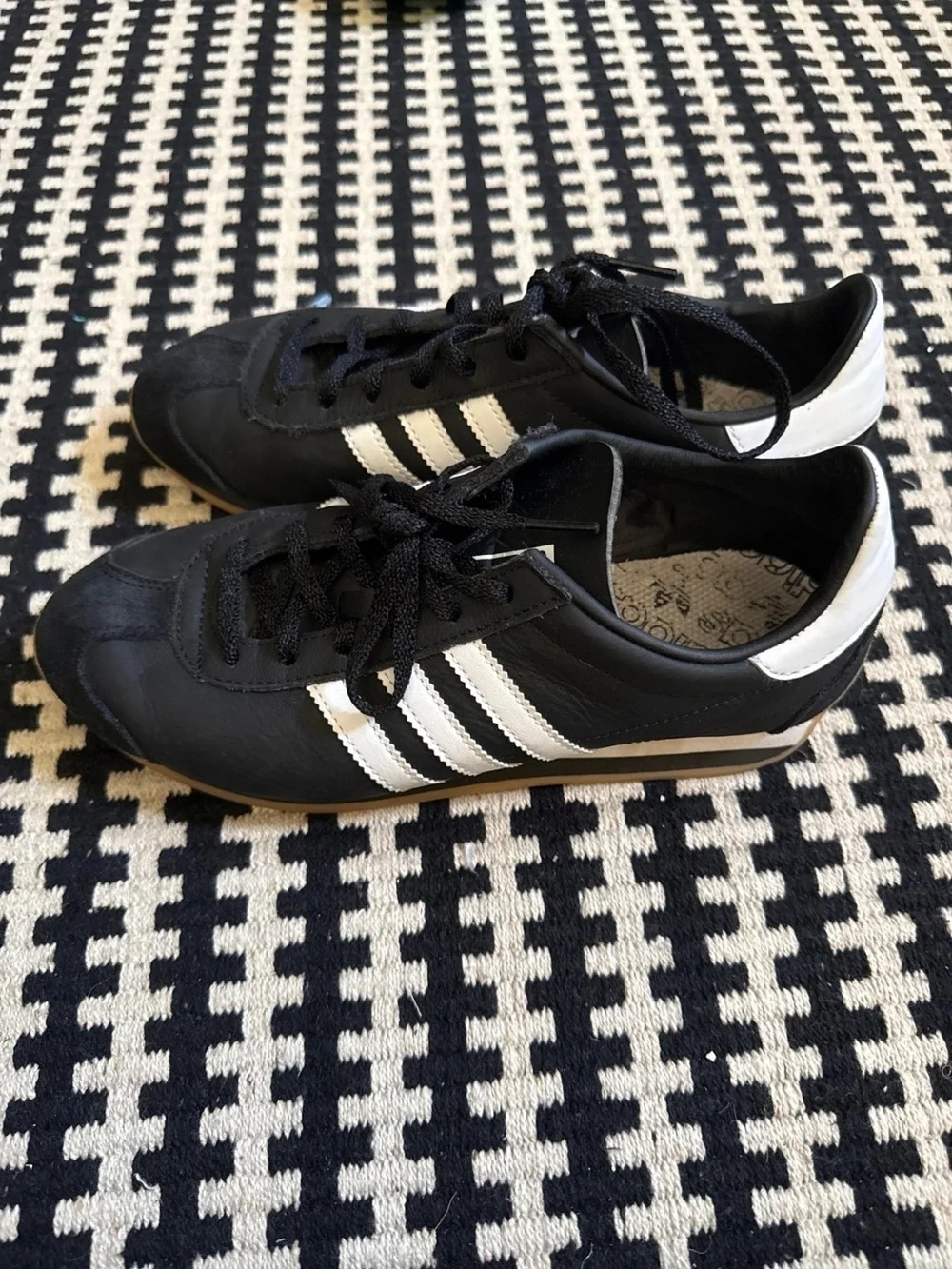 Adidas Country OG Core Black Sneakers with White Stripes Size 7